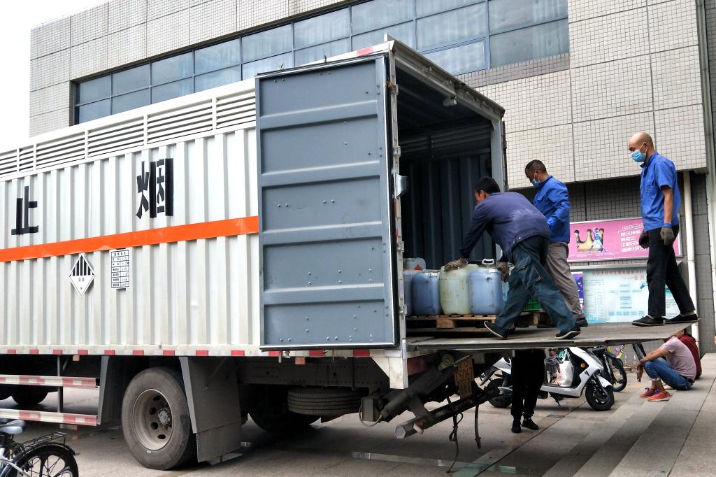 不過咱們現(xiàn)正在過期橫跨20天的法人貸款就分類為不良危廢定義及